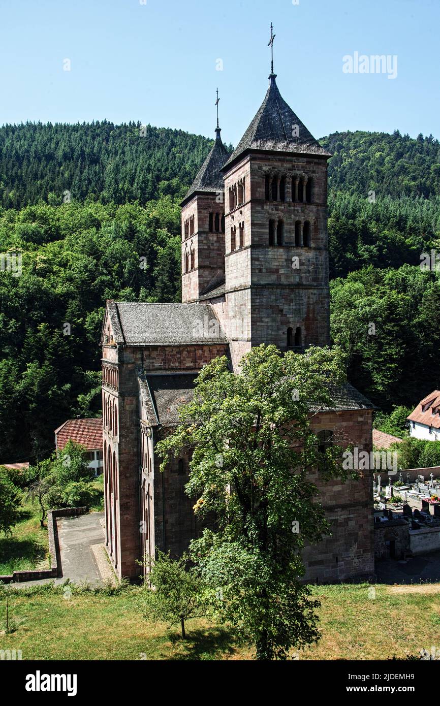 Romanische Kirche, Kloster Murbach, Elsass, Frankreich, gegründet 727 von Primin, eines der ersten großen Klöster im Elsass. Stockfoto