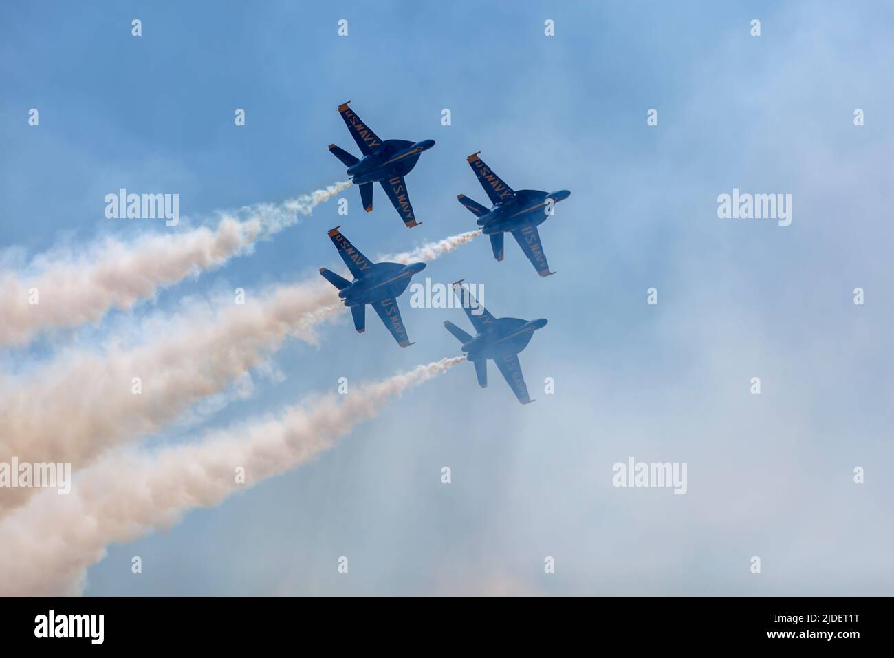 Die United States Navy Blue Angels fliegen die F/A-18 Super Hornet E/F auf der MidSouth Air Show über Millington, Tennessee am 18. 2022. Juni Stockfoto