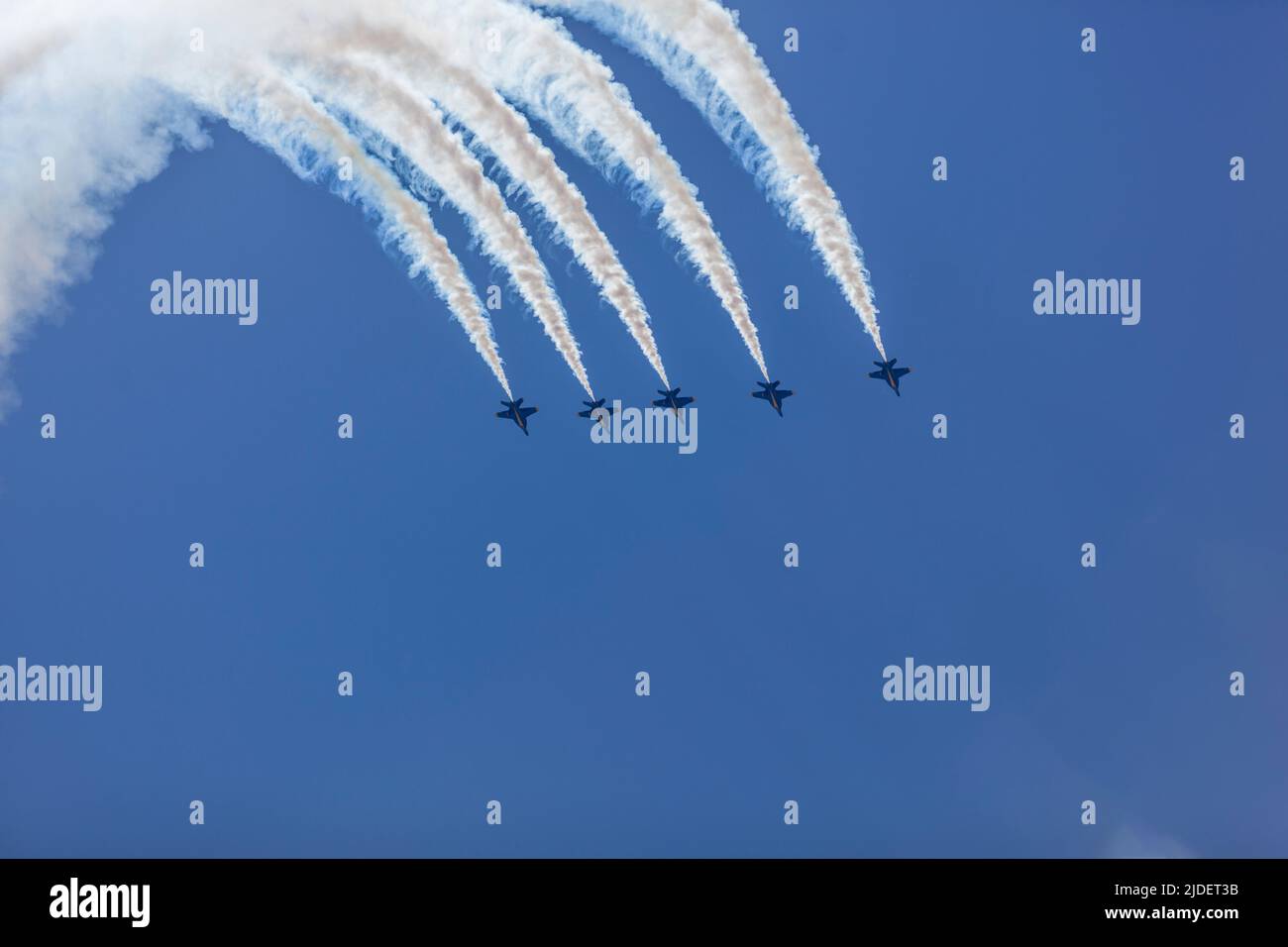 Die United States Navy Blue Angels fliegen die F/A-18 Super Hornet E/F auf der MidSouth Air Show über Millington, Tennessee am 18. 2022. Juni Stockfoto