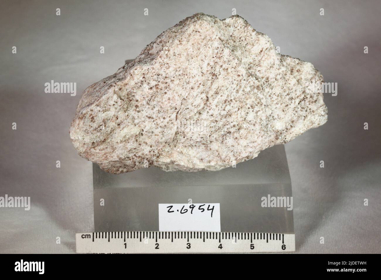 Zunyit. Mineralien. Nordamerika; USA; Arizona; La Paz County; Quartzit Stockfoto