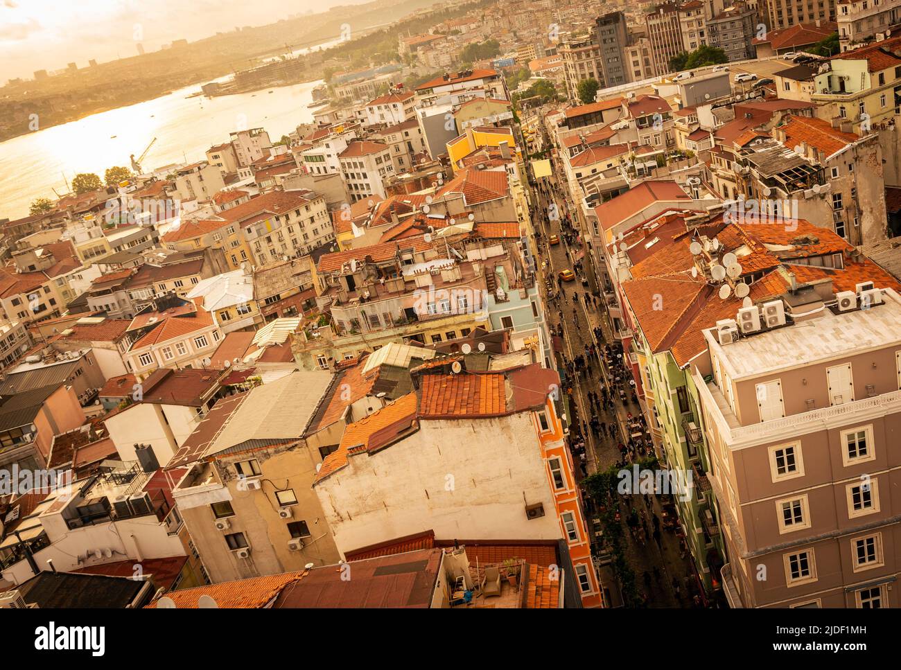 Buyuk Hendek Straße im Beyoglu Bezirk. Stadt Istanbul, Türkei. Blick vom Galata Tower Stockfoto