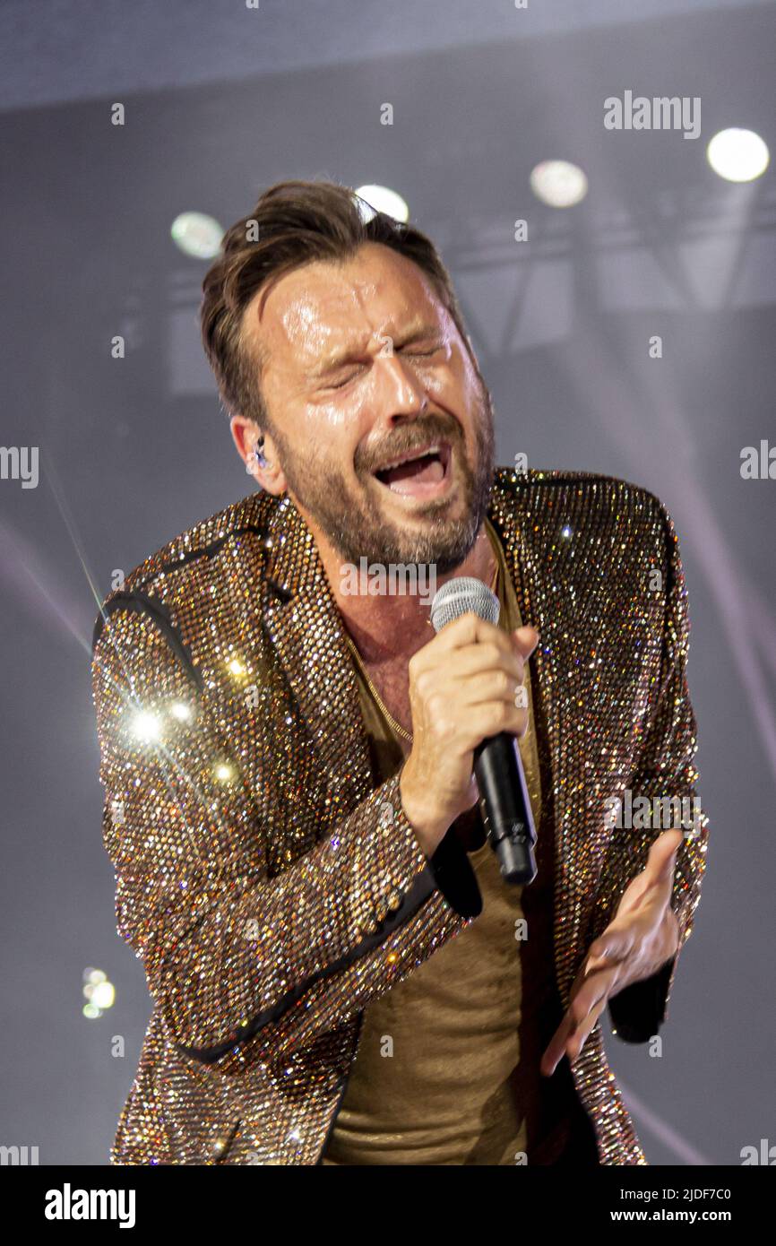 Padua, Venetien, Italien. 18.. Juni 2022. Der italienische Singer-Songwriter Cesare Cremonini tritt mit seiner Stadi 2022-Tournee in Padua auf. (Bild: © Mimmo Lamacchia Mimmolamacchia.I/Pacific Press via ZUMA Press Wire) Stockfoto