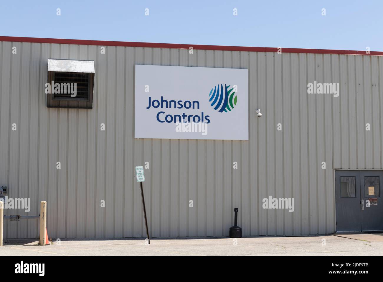 Libanon - Ca. Juni 2022: Johnson Controls. Johnson Controls fusionierte mit Tyco International und produziert Feuer-, Heizungs-, Lüftungs- und Sicherheitsausrüstung. Stockfoto