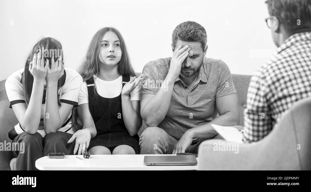Psychologe geben Familientherapie für Papa Mutter und Tochter Mädchen, Psychologie Stockfoto