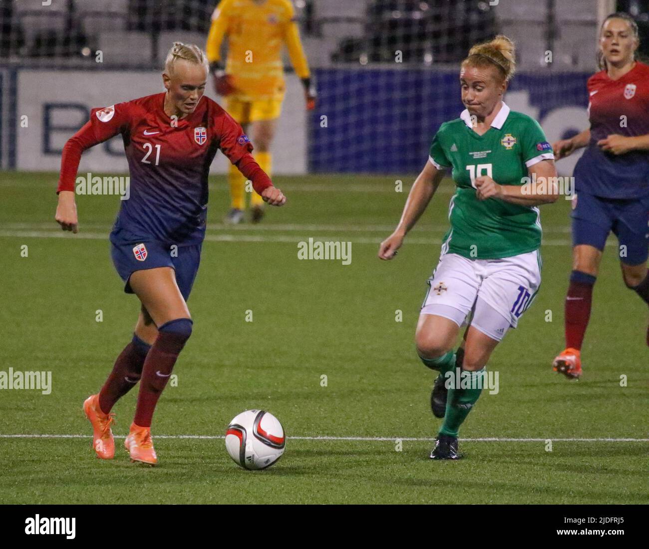 Fußball-Europameisterschaft der Frauen 2021. 30 August 2019. Nordirland 0 Norway 6 bei Seaview, Belfast. Norwegen Internationale Fußballspielerin der Frauen Karina Saevik Norwegen (21). Stockfoto