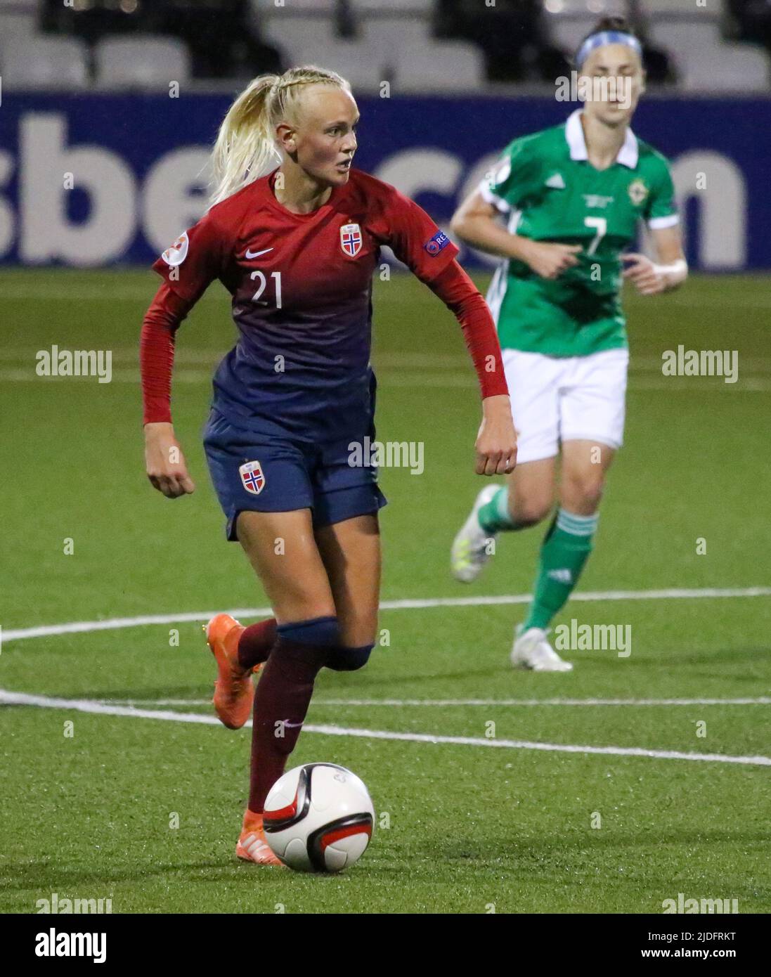 Fußball-Europameisterschaft der Frauen 2021. 30 August 2019. Nordirland 0 Norway 6 bei Seaview, Belfast. Norwegen Internationale Fußballspielerin der Frauen Karina Saevik Norwegen (21). Stockfoto