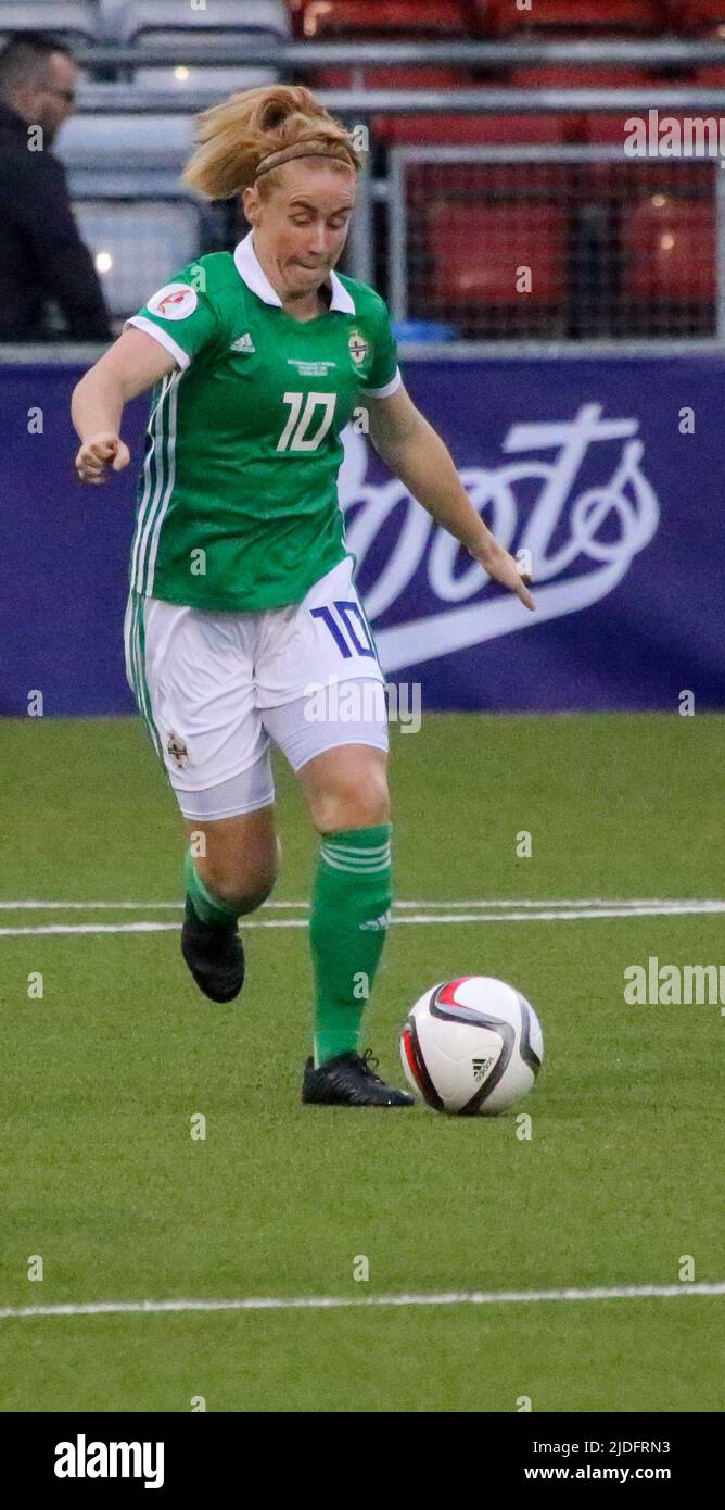 Fußball-Europameisterschaft der Frauen 2021. 30 August 2019. Nordirland 0 Norway 6 bei Seaview, Belfast. Nordirland Women's International Football-Spielerin Rachel Furness Nordirland (10). Stockfoto