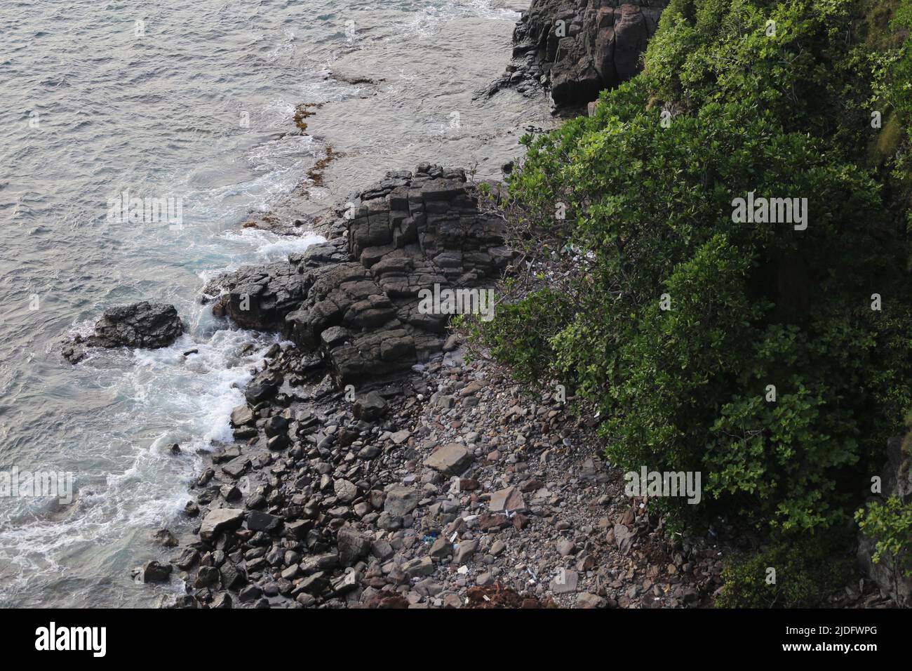 Überreste von Vulkanen an der Sundastraße, Banten, Indonesien Stockfoto