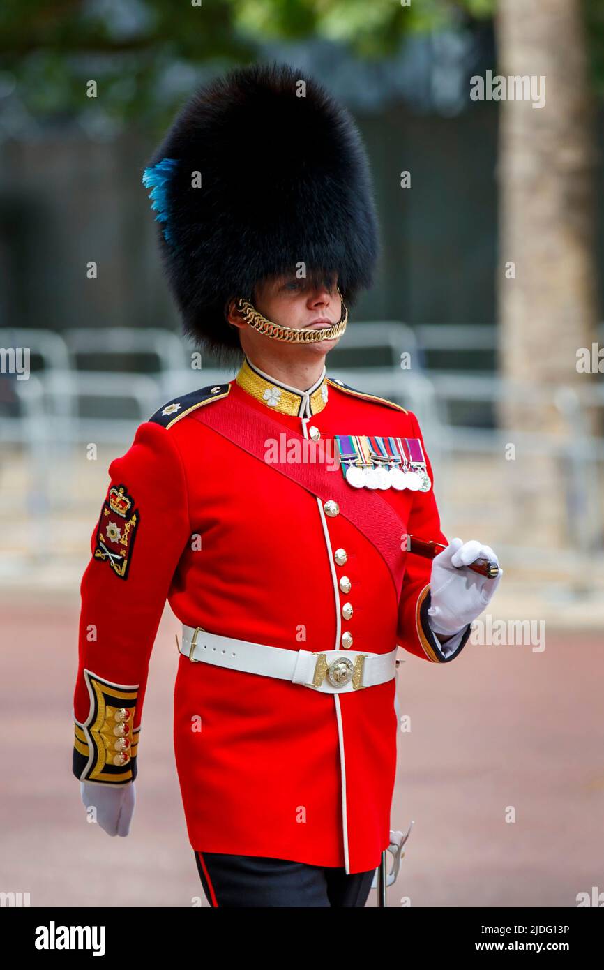 Farbsergeant der irischen Garde bei Trooping the Color Probesals, The Mall, London England, Vereinigtes KönigreichSamstag, 21. Mai, 2022.Foto: David Rowland / O Stockfoto