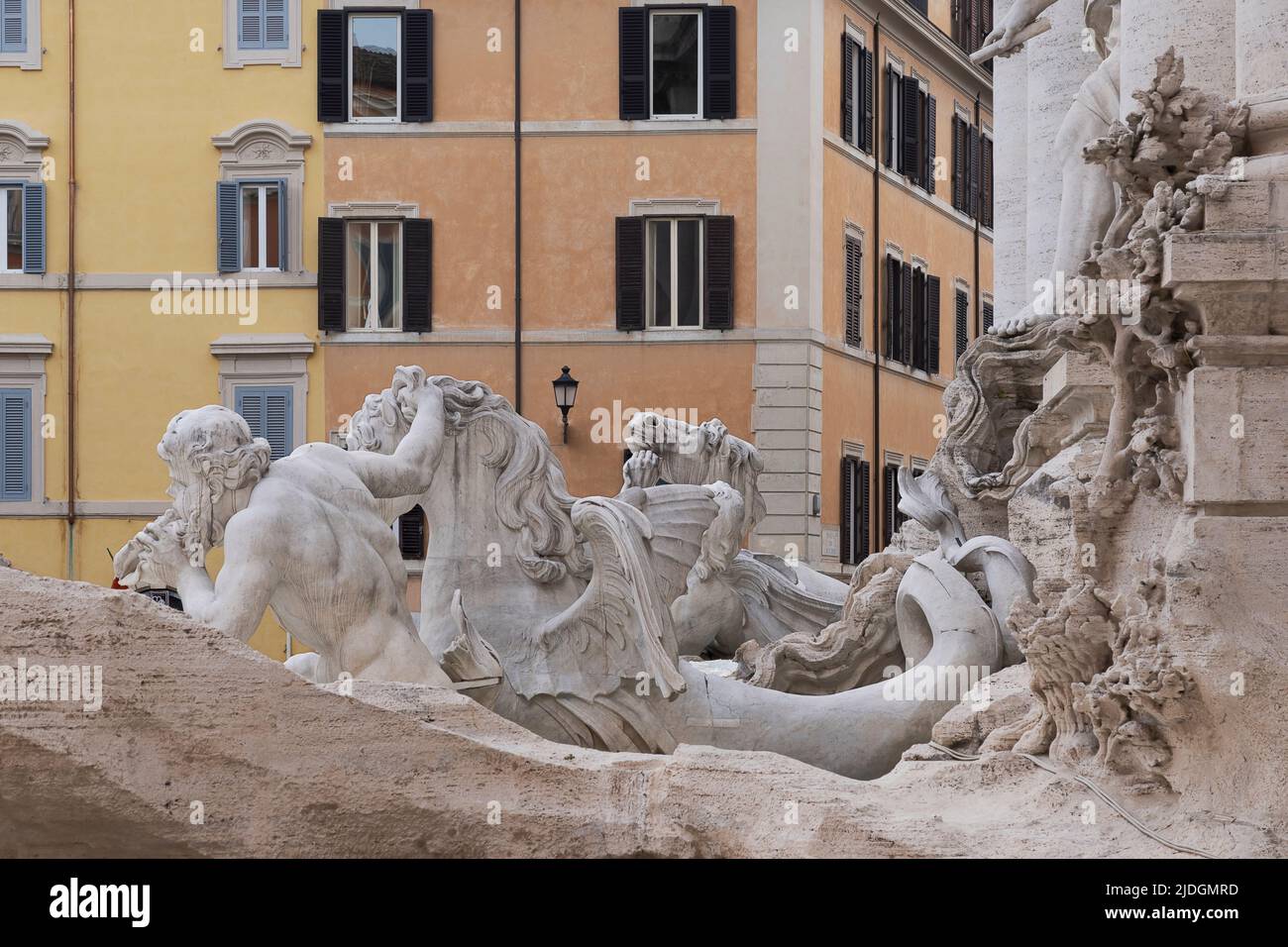Trevi-Brunnen, Seitenansicht. Fontana di Trevi. UNESCO-Weltkulturerbe. Rom, Italien, Europa, Europea Union, EU. - Nahaufnahme. Stockfoto