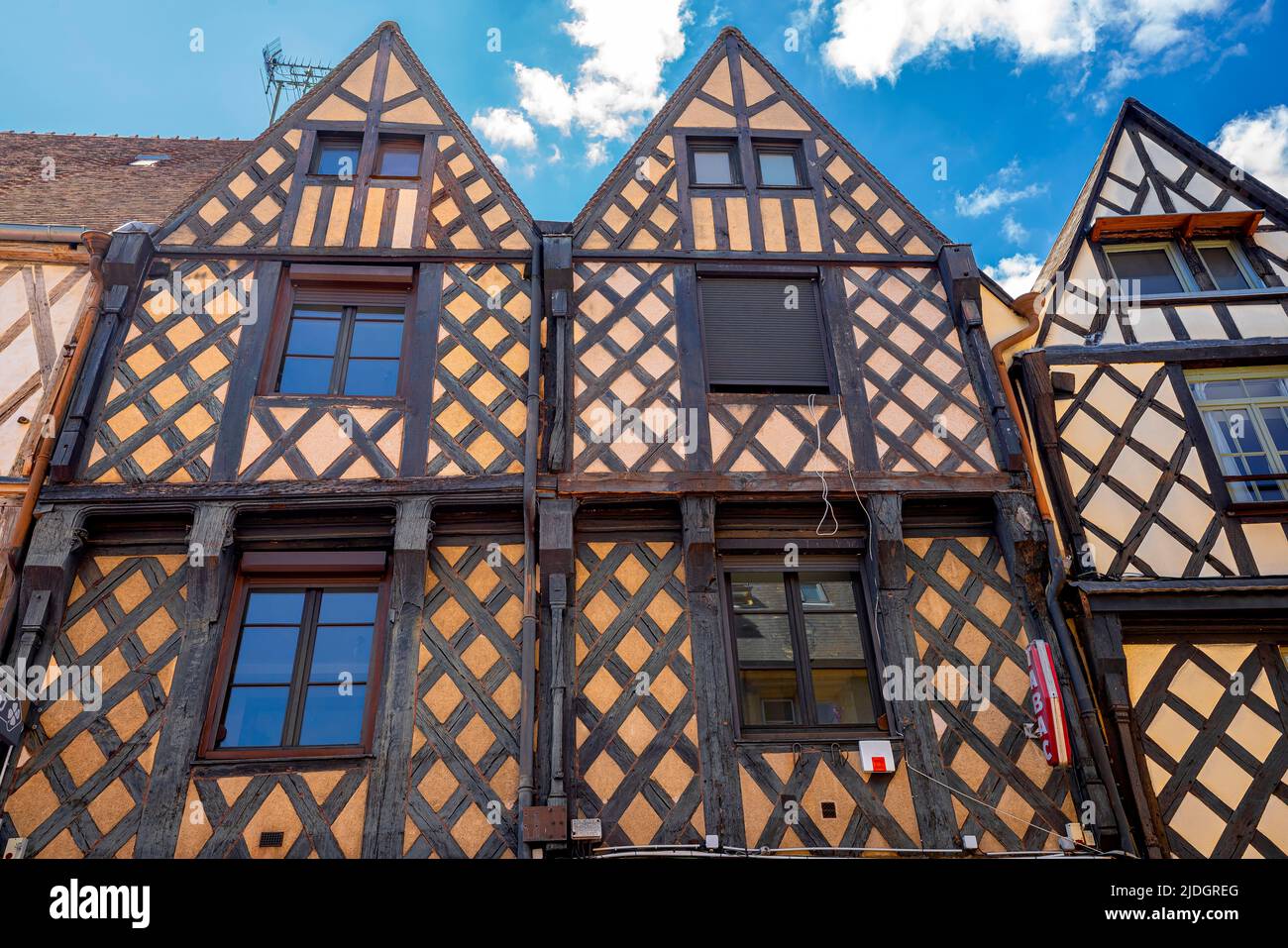 Bourges Fachwerkhäuser, Departement Cher, Centre-Val de Loire, Frankreich. Bourges ist eine Stadt in Zentralfrankreich, die für ihr Fachwerkhaus berühmt ist Stockfoto