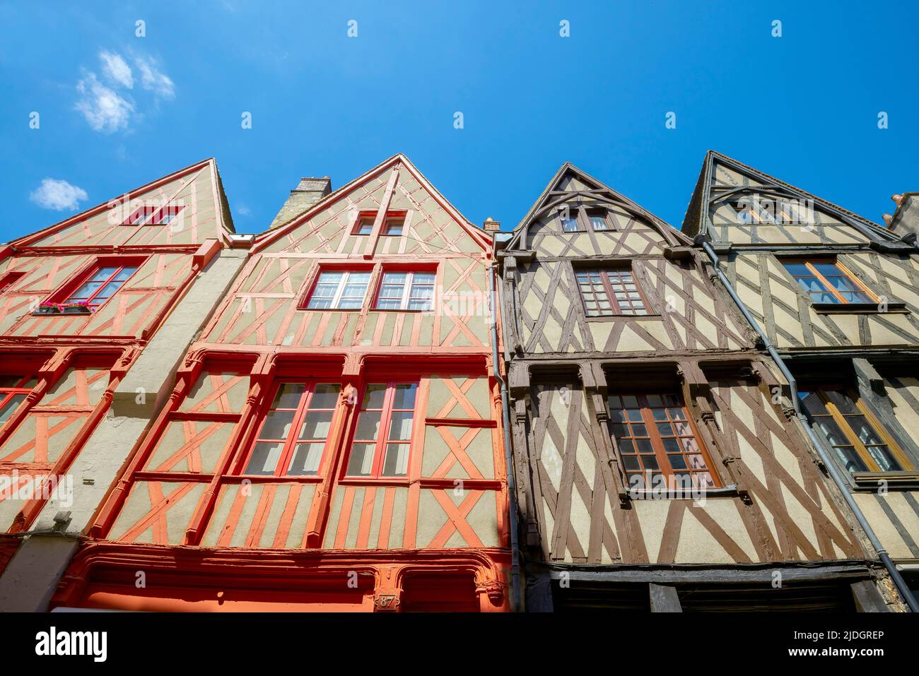 Bourges Fachwerkhäuser, Departement Cher, Centre-Val de Loire, Frankreich. Bourges ist eine Stadt in Zentralfrankreich, die für ihr Fachwerkhaus berühmt ist Stockfoto