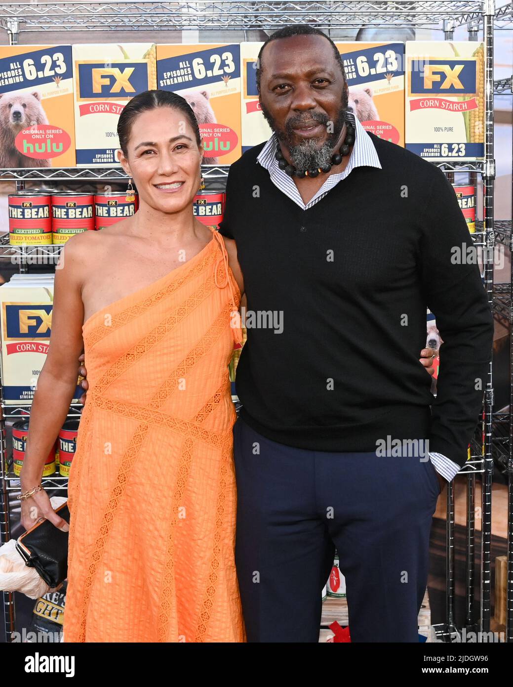 20. Juni 2022 - Los Angeles, Kalifornien - Dina Pascua und Edwin Lee Gibson. FX's ''The Bear'' Los Angeles Premiere. (Bild: © Billy Bennight/AdMedia über ZUMA Press Wire) Stockfoto