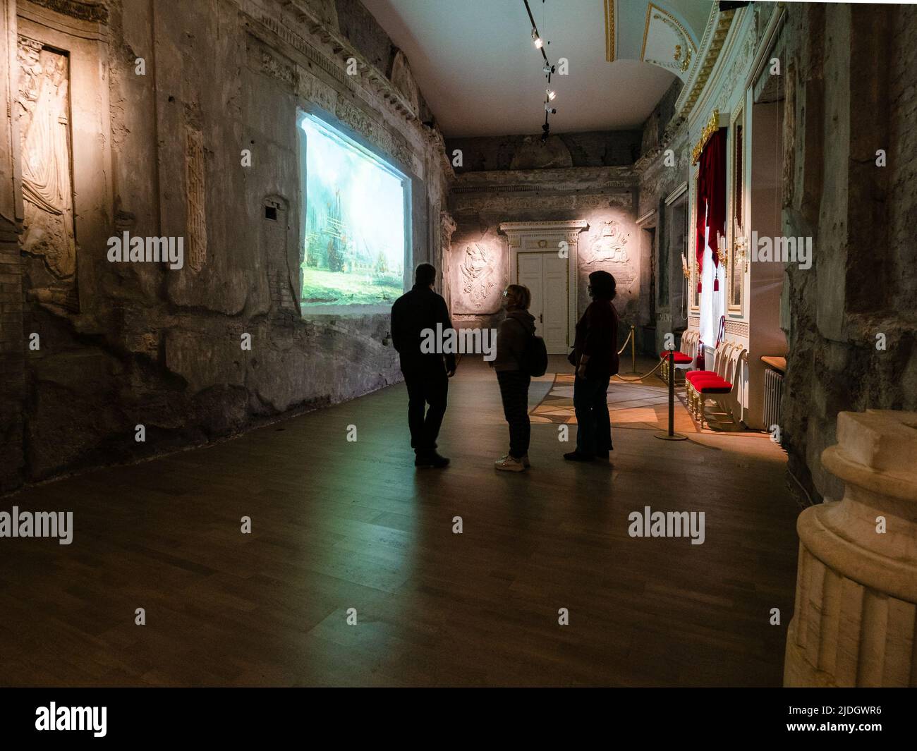 Gatchina, Russland - 15. Mai 2022: Ches-Galerie im Großen Gatchina-Palast. Der Gatchina-Palast erhielt 1990 den Status eines UNESCO-Weltkulturerbes Stockfoto