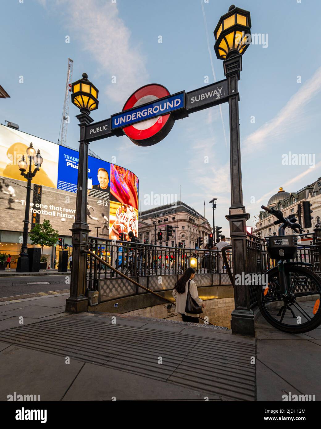 Eingang zur U-Bahn am Piccadilly Circus, London Stockfoto