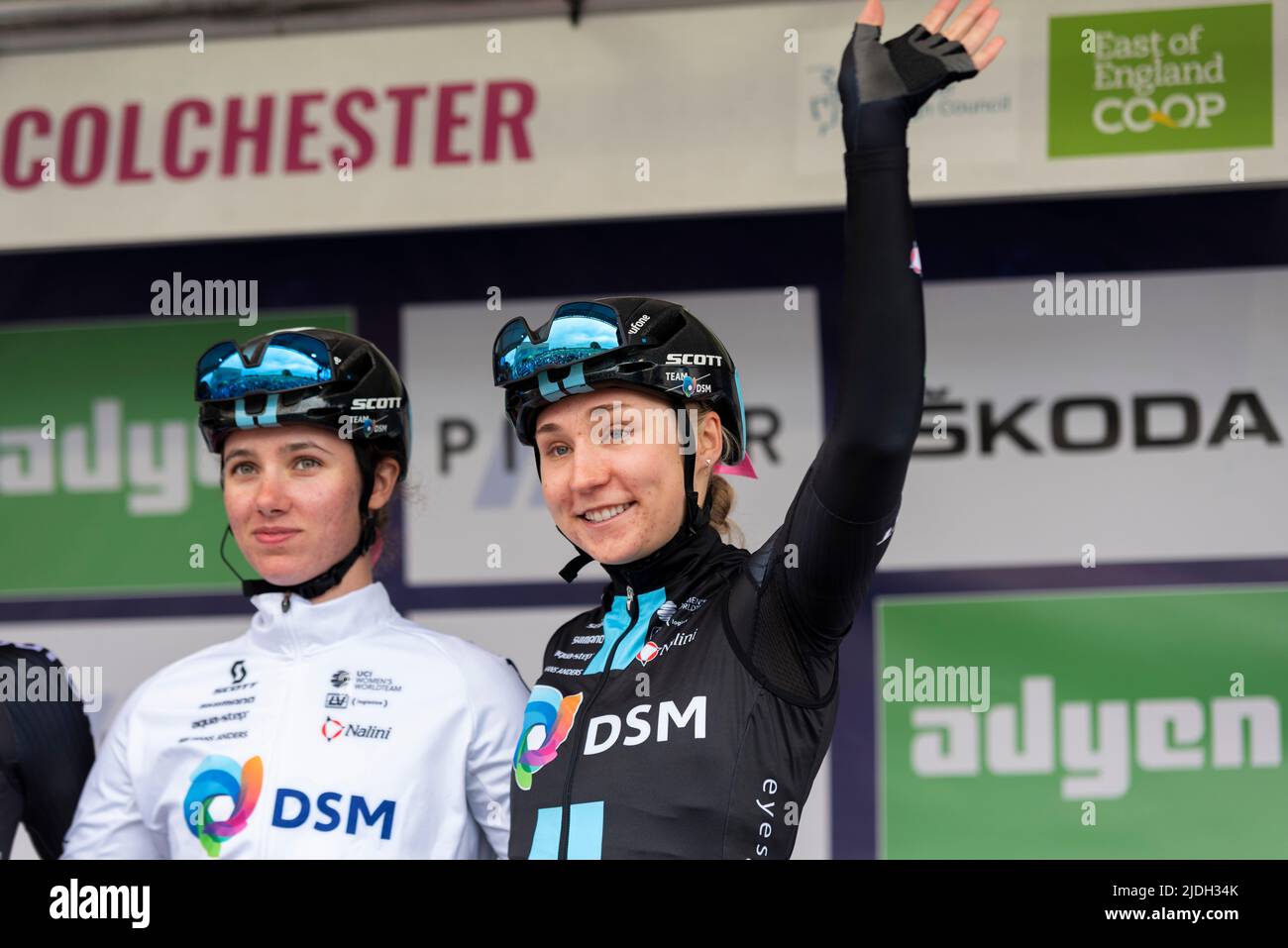 Pfeiffer Georgi, Megan Jastrab, Fahrer des Teams DSM, bevor es in der UCI das Women's Tour-Radrennen von Colchester nach Bury St Edmunds bestiegen hat Stockfoto