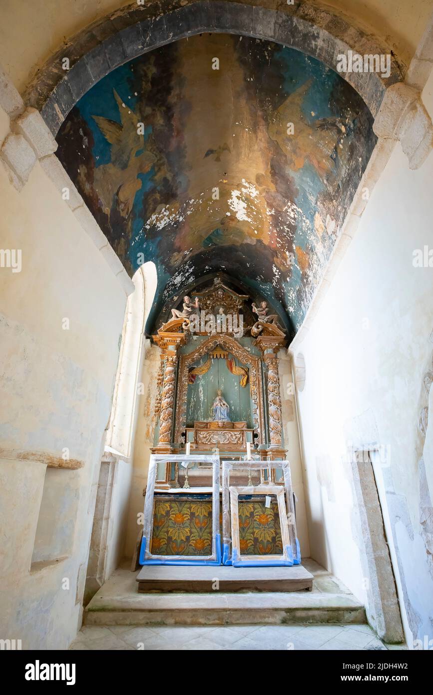 Die Karmel-Kapelle. Im Inneren der Kirche von Saint Vorles. Die alte kleine Stadt Châtillon-sur-seine liegt in der Region Burgund in Frankreich. Stockfoto