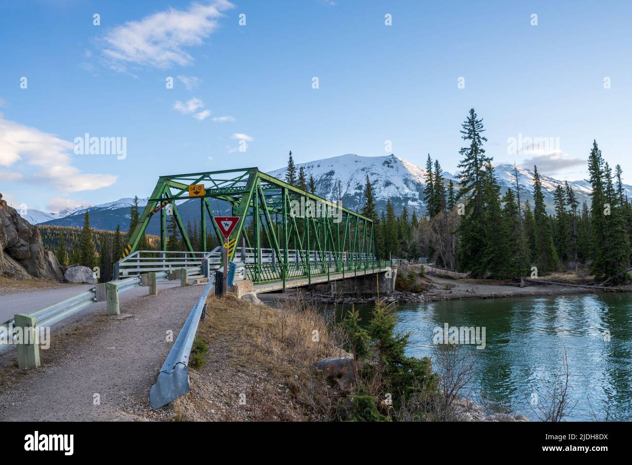 Old Fort Point Trail Eisenbrücke. Athabasca River, Jasper National Park wunderschöne Landschaft, Canadian Rockies. Alberta, Kanada. Stockfoto