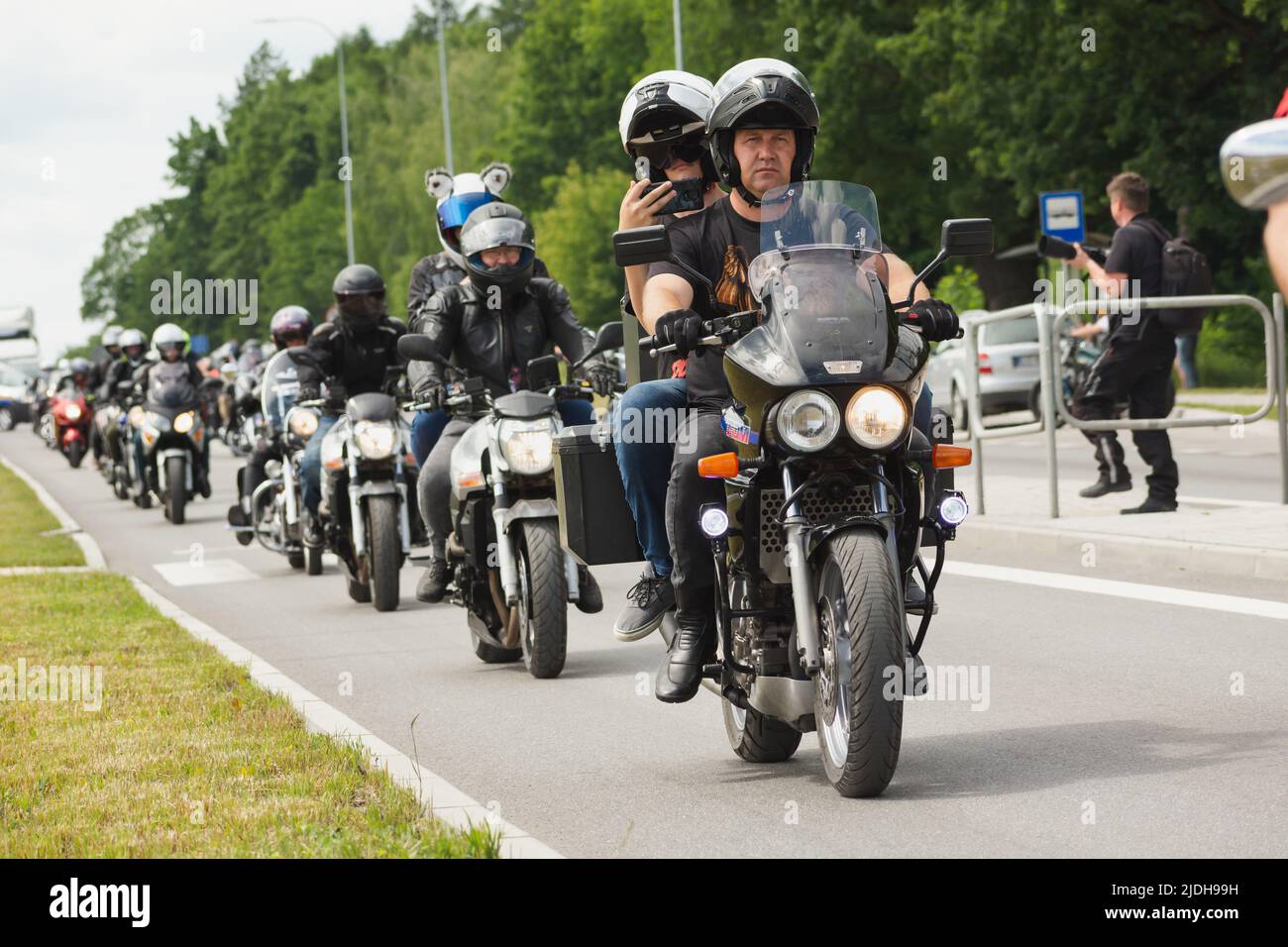 Chelm, Lubelskie, Polen - 18. Juni 2022: Rallye der Motorradfahrer in Chelm auf der MotoKropla 2022, Motorrad-Parade Stockfoto