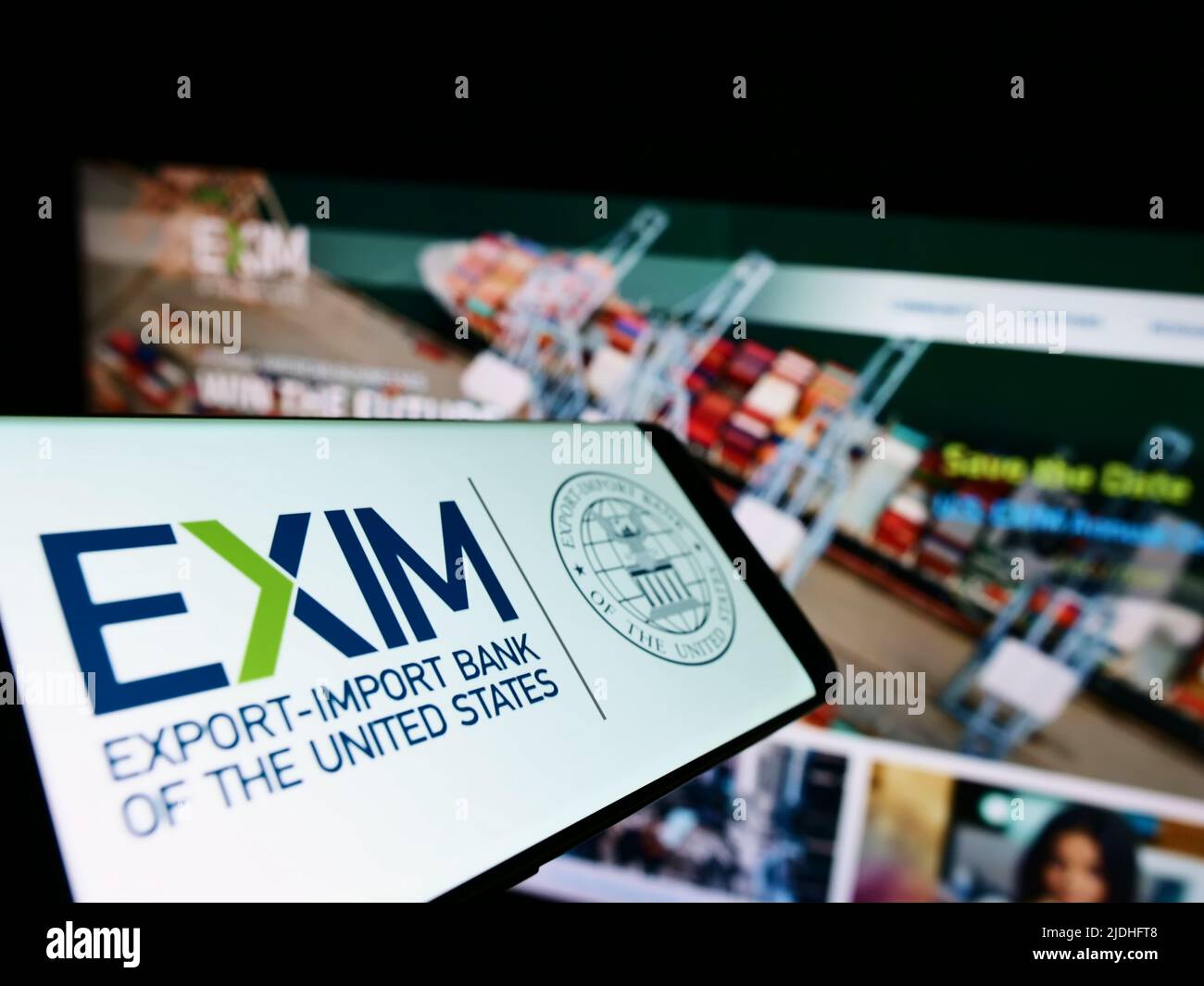 Handy mit Logo der Export-Import Bank of the United States (Exim) auf dem Bildschirm vor der Business-Website. Konzentrieren Sie sich auf die Mitte des Telefondisplays. Stockfoto