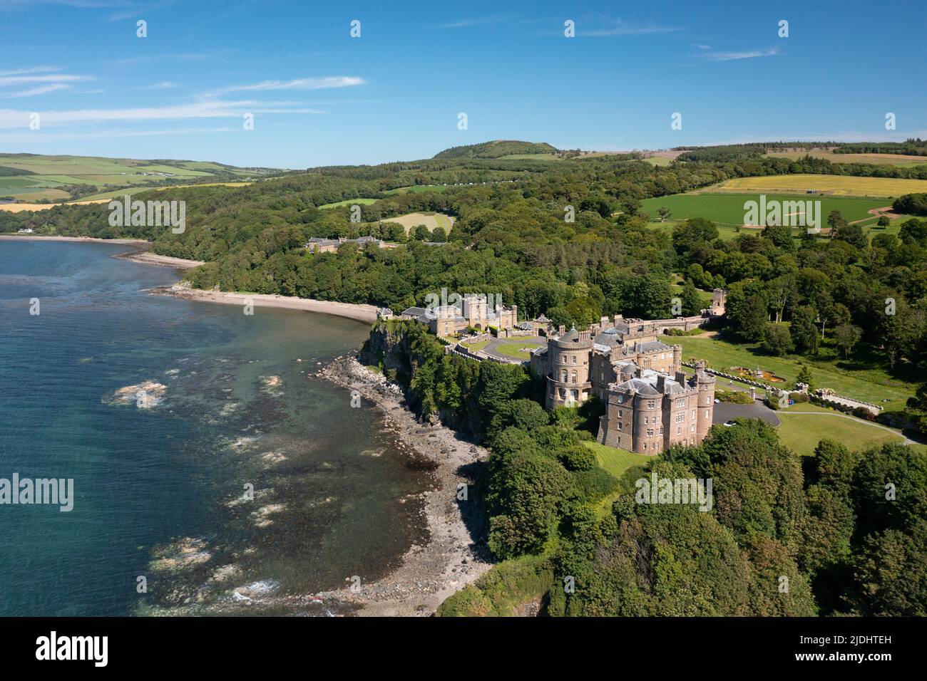 Luftaufnahme von der Drohne von Culzean Castle in Ayrshire, Schottland, Großbritannien Stockfoto