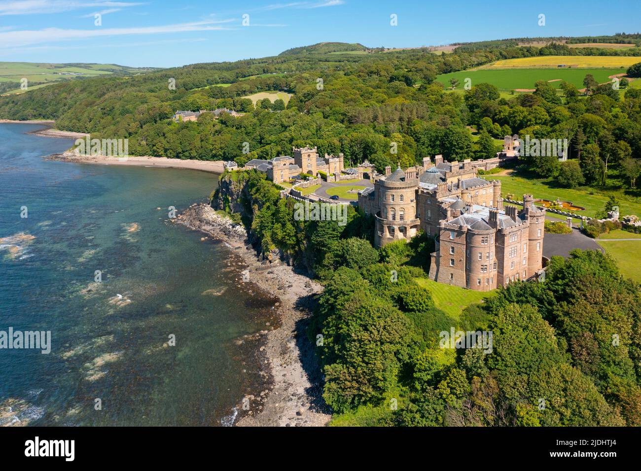 Luftaufnahme von der Drohne von Culzean Castle in Ayrshire, Schottland, Großbritannien Stockfoto