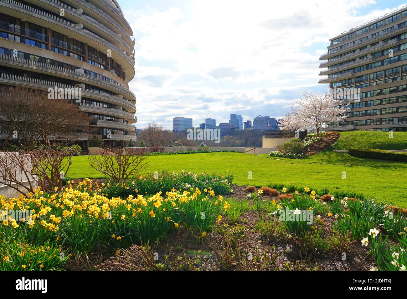 WASHINGTON, DC -25 MAR 2022- Blick auf den Watergate-Gebäudekomplex in Washington DC, berühmt für den Nixon-Skandal. Stockfoto