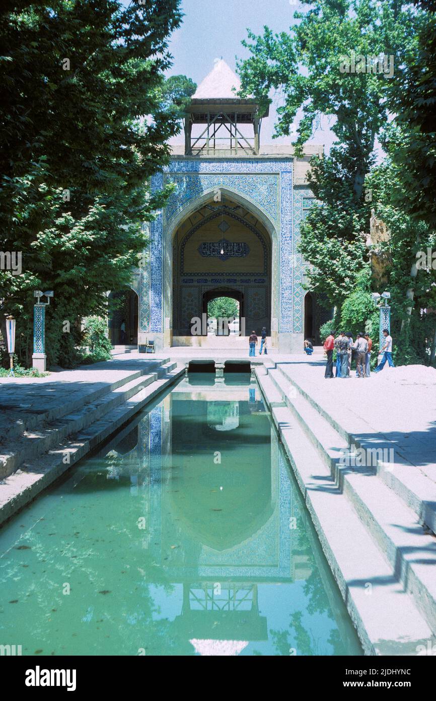 Isfahan Iran 1976 - Innere der Theologischen Schule der Mutter des Schahs, Madrasah Madar-i Shah (heute bekannt als die Madrasah Chahar Bagh oder die Royal Theological College) in Isfahan (Esfahan), Iran Stockfoto