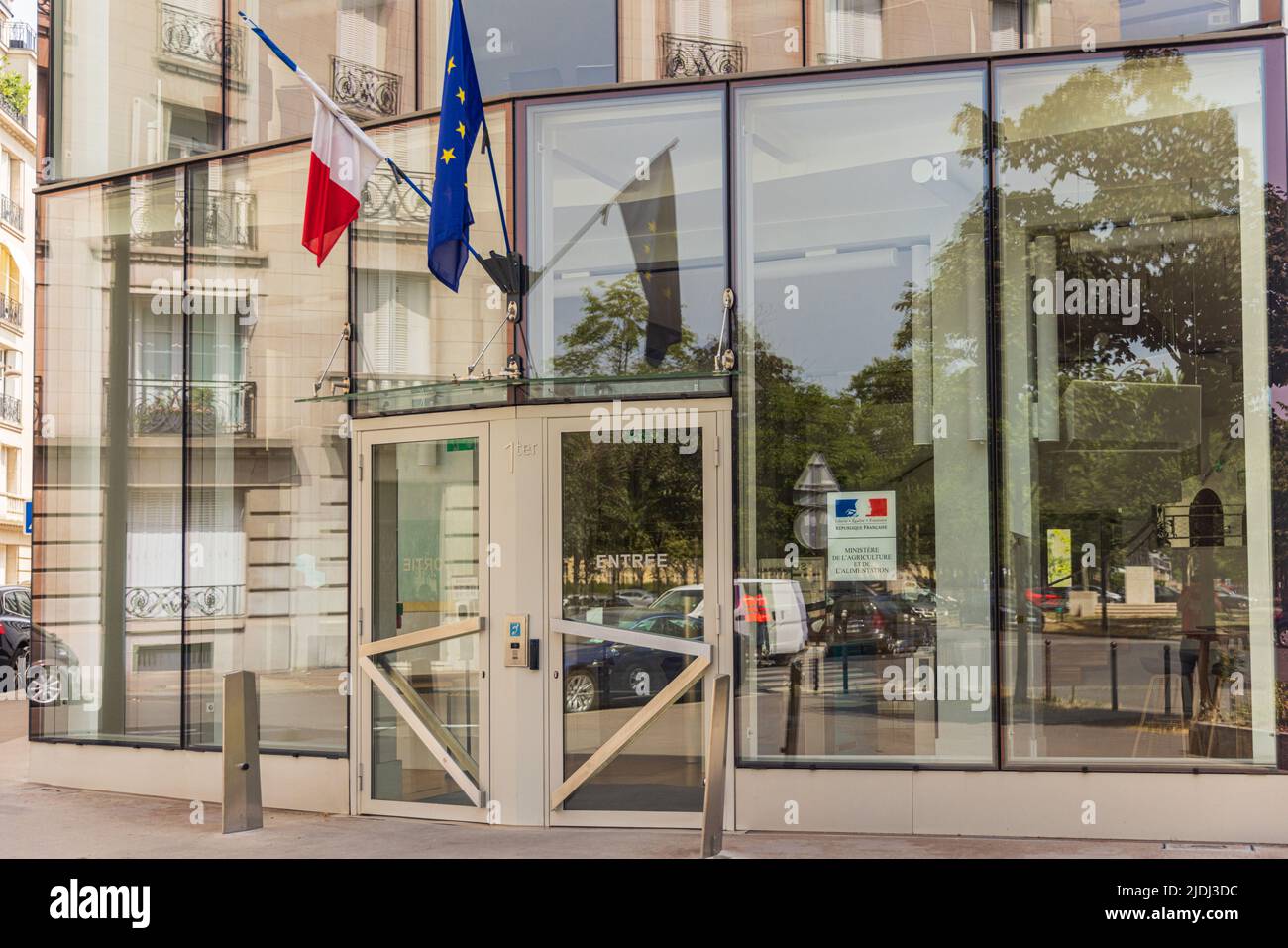 PARIS, FRANKREICH - 20. JUNI 2022: Außenansicht des Ministère de l'Agriculture et de l'Alimentation, des Landwirtschaftsministeriums von Paris Stockfoto