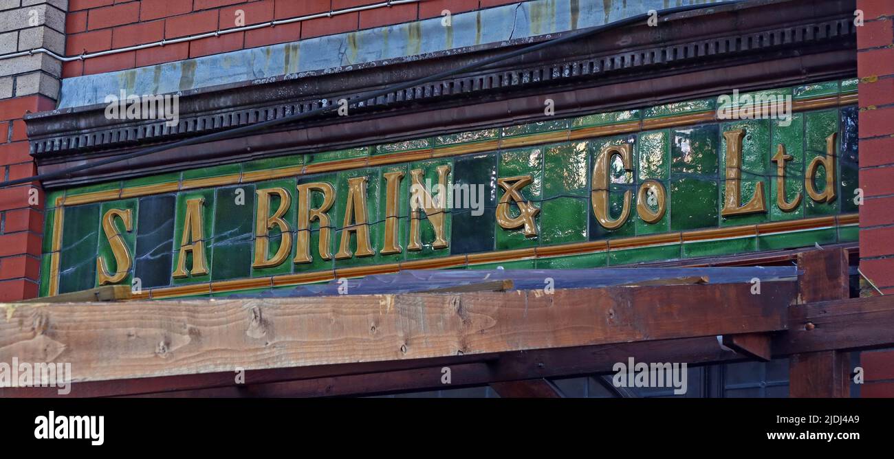 Traditionelles Brains Cardiff Victorian Brewery Pub, Golden Cross, Kreuzung von Customhouse Street und Hayes Bridge Road, Cardiff, Stockfoto