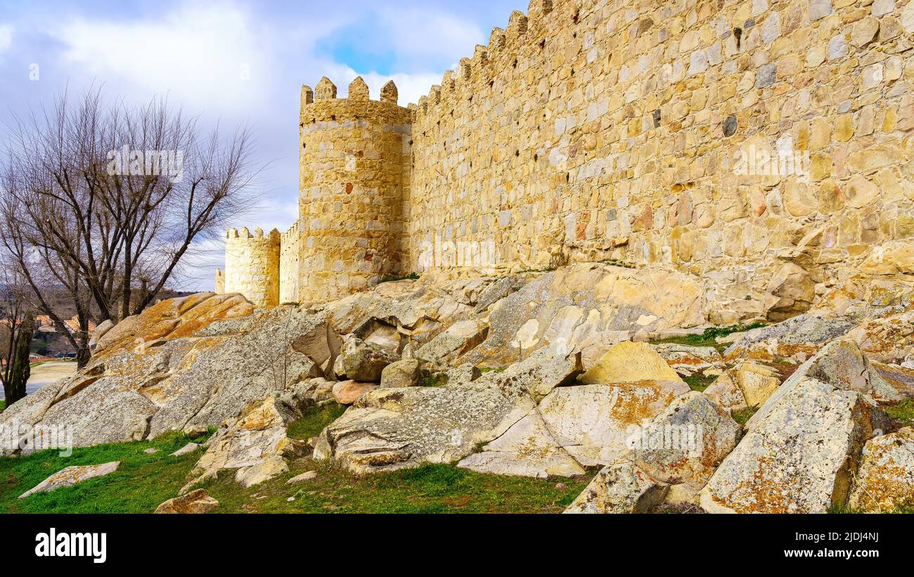 Mittelalterliche Mauer der Altstadt von Avila, Castilla León. Stockfoto