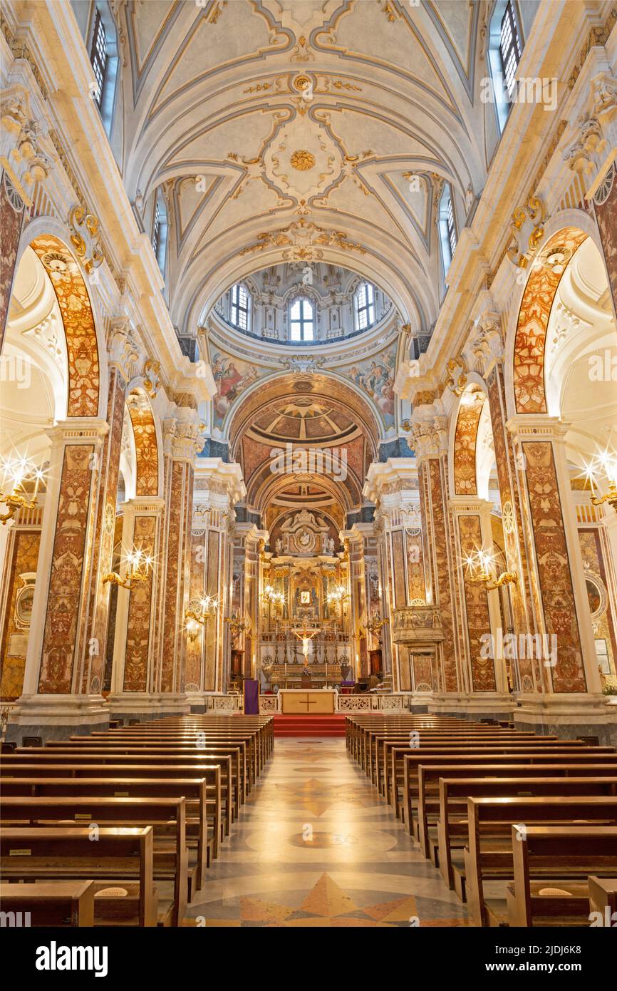 MONOPOLI, ITALIEN - 5. MÄRZ 2022: Die barocke Kathedrale - Basilica di Maria Santissima della Madia. Stockfoto