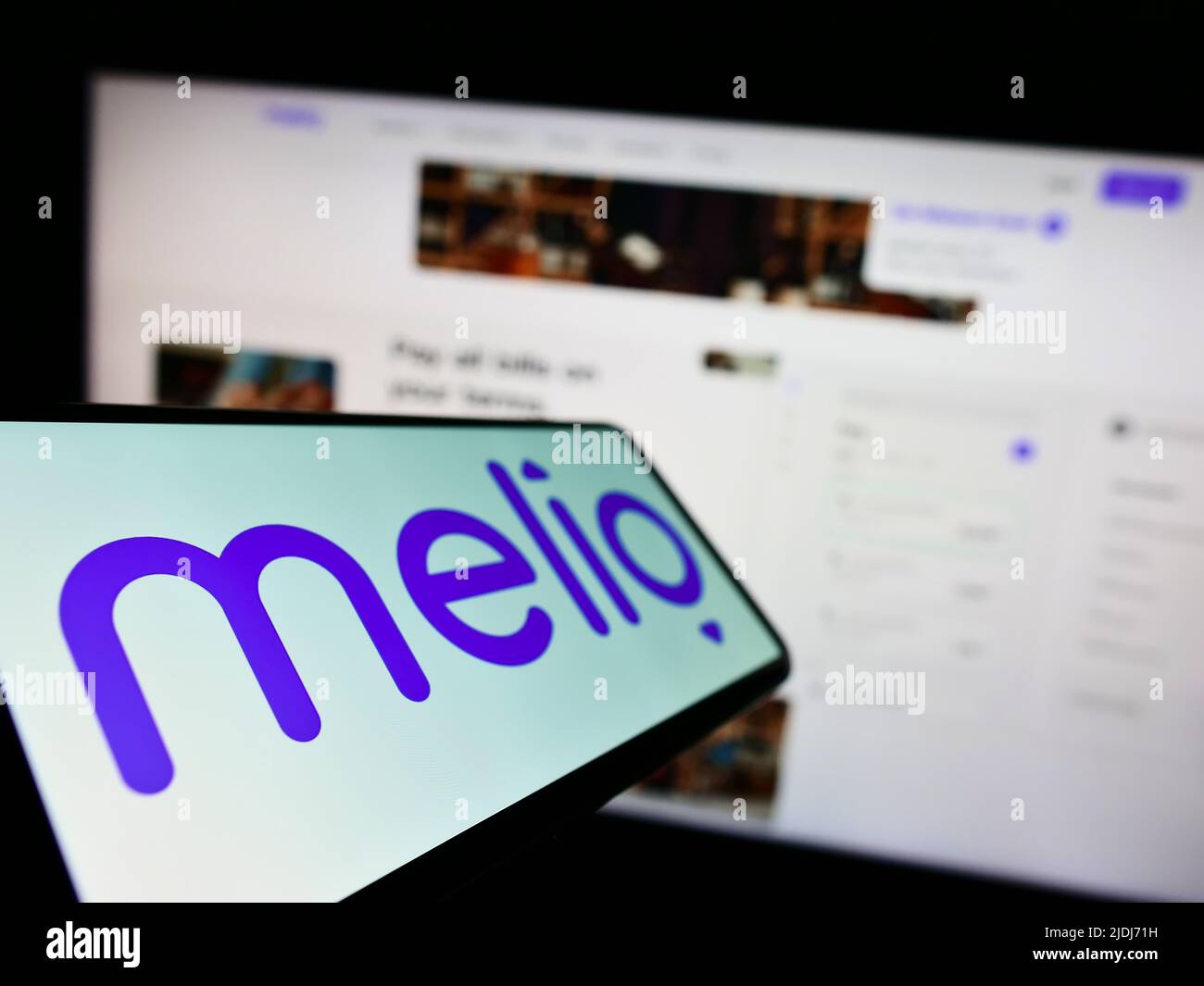 Mobiltelefon mit Logo des amerikanischen Finanzunternehmens Melio Payments Inc. Auf dem Bildschirm vor der Unternehmenswebsite. Konzentrieren Sie sich auf die linke Seite des Telefondisplays. Stockfoto