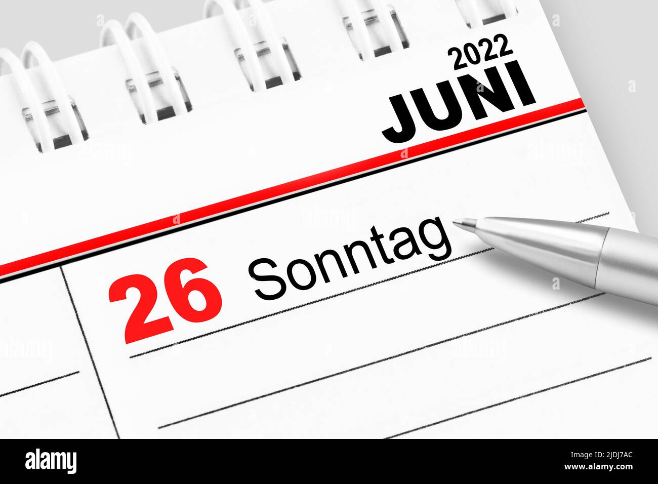 Deutscher Kalender 2022 Sonntag 26. Juni und Bleistift Stockfoto