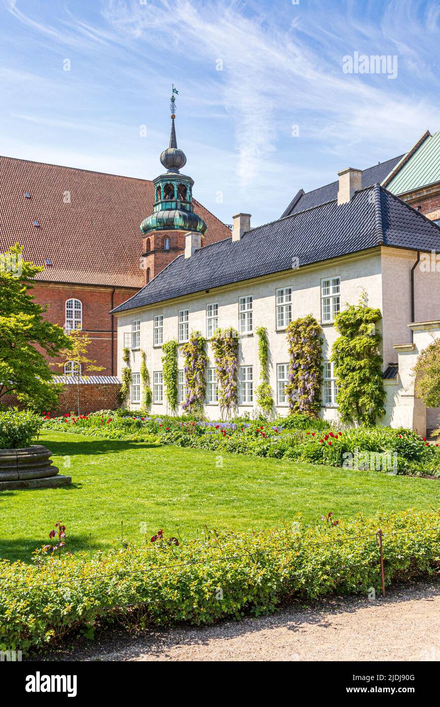 Ein traditionelles Gebäude im Garten der Königlichen Bibliothek (Det Kongelige Biblioteks have) in Kopenhagen, Dänemark. Stockfoto