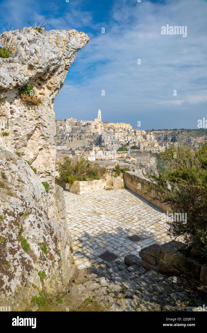 Mdera - das Stadtbild der Altstadt mit dem Felsen. Stockfoto