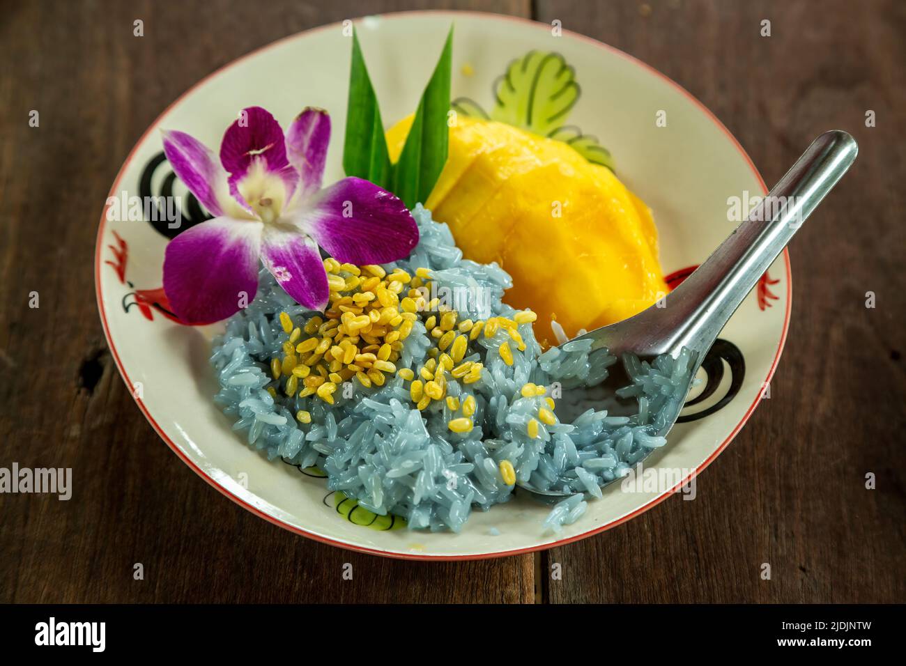 Mango klebriger Reis, Thai Farm Cooking School in der Nähe von Chiang Mai, Thailand Stockfoto