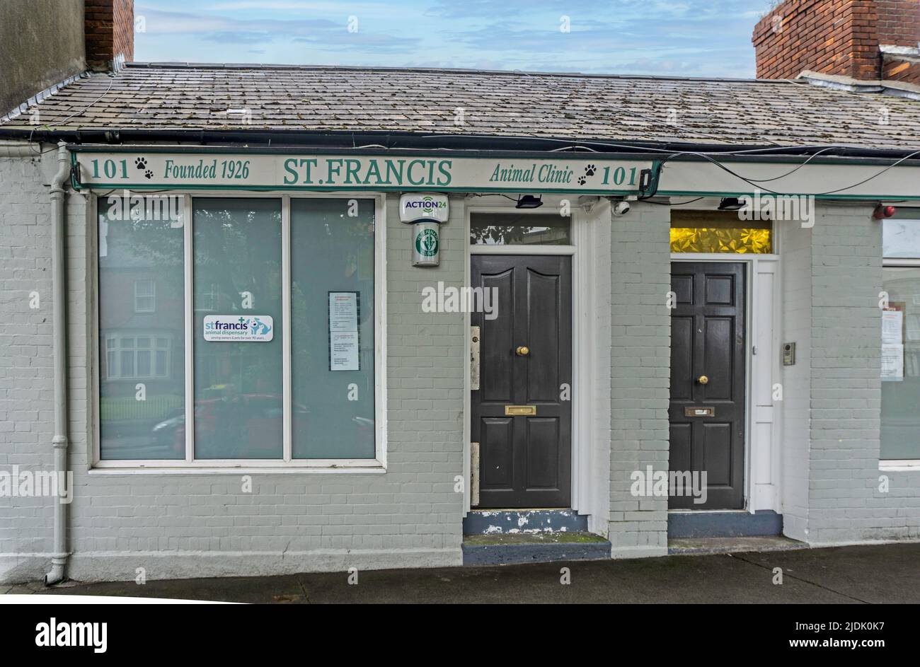 St. Francis Animal Clinic an der Tyrconnell Road, Inchicore, Dublin, Irland. Eine eingetragene Wohltätigkeitsorganisation, die seit 1926 in Betrieb ist. Stockfoto