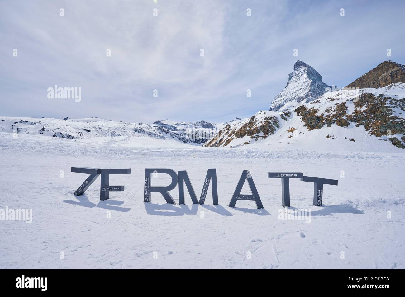 Eine Landschaft von Zermatt Schild und Matterhorn Berg von der Seilbahnstation Schwarzsee, Zermatt Stockfoto