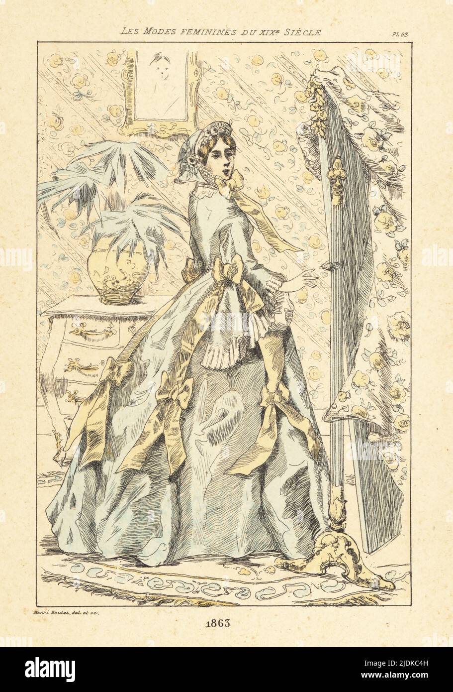 Modische Dame in einem Salon mit Palmtopf, Paris, 1863. In Hut mit Band gebunden, Kleid mit eng anliegendem Oberteil, volle Röcke, mit Bändern verziert. In einem Raum mit floraler Tapete vor einem Spiegel stehend. Handkolorierte Trockenpunkt- oder pointe-Seche-Radierung von Henri Boutet aus Les Modes feminines du XIXeme Siecle (feminine Mode des 19.. Jahrhunderts), Ernest Flammarion, Paris, 1902. Boutet (1851-1919) war ein französischer Künstler, Kupferstecher, Lithograph und Designer. Stockfoto