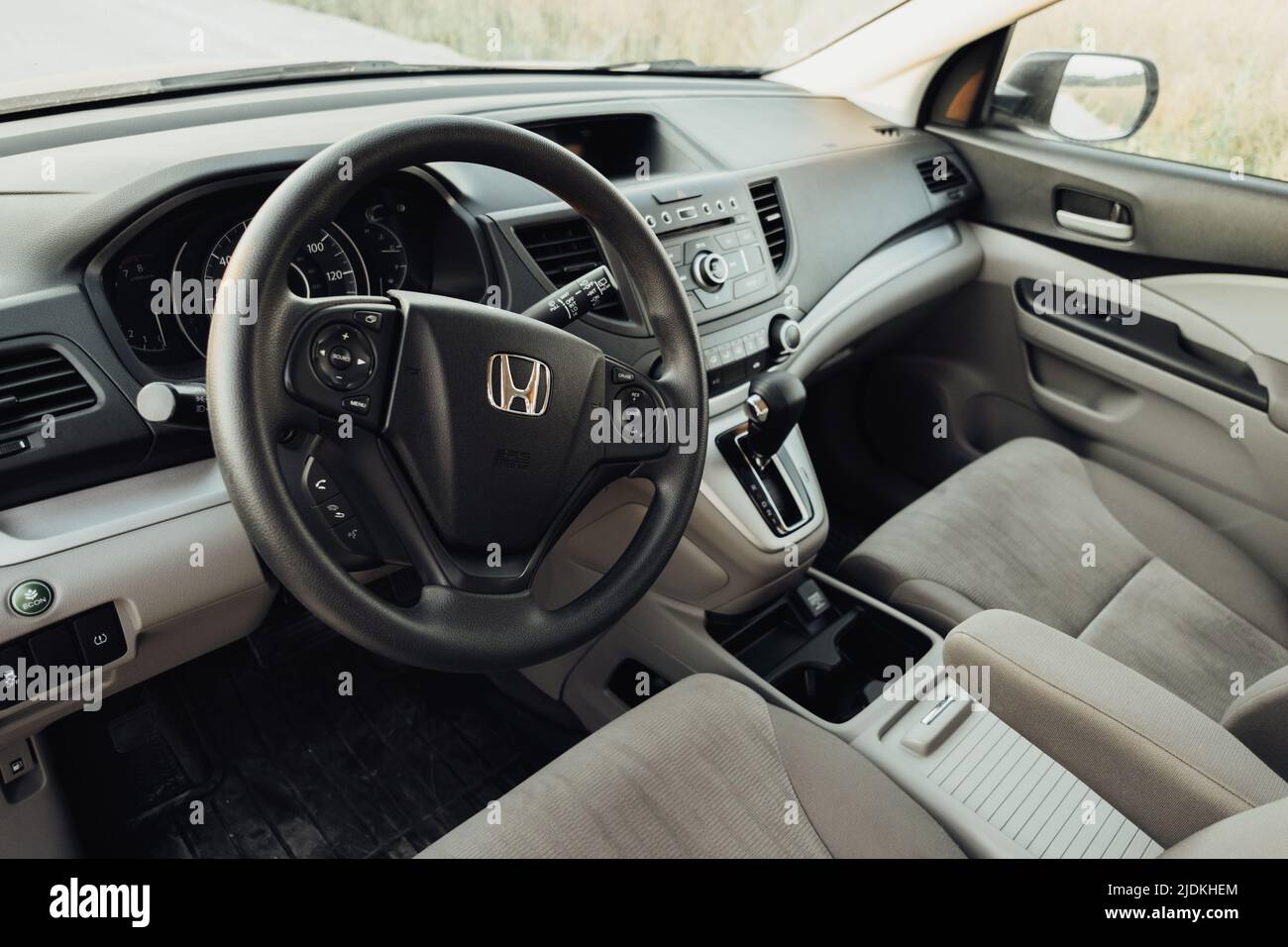 TERNOPIL, Ukraine - Juli 21 2021: Innenansicht des Honda CR-V Stockfoto