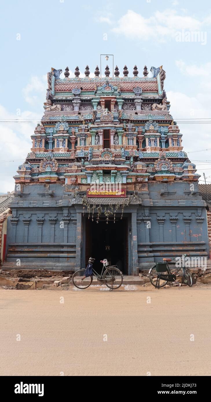 Gopuram oder Eingangstor des Nageshwara-Tempels, alte Thanjavur-Stadt, Tamilnadu, Indien Stockfoto