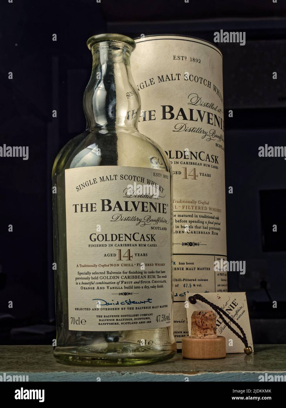 06 21 2022 Vintage Balvenie Double Wood Scotch Whisky Empty Bottel Studio Shot Lokgram Kalyan Maharashtra Indien. Stockfoto