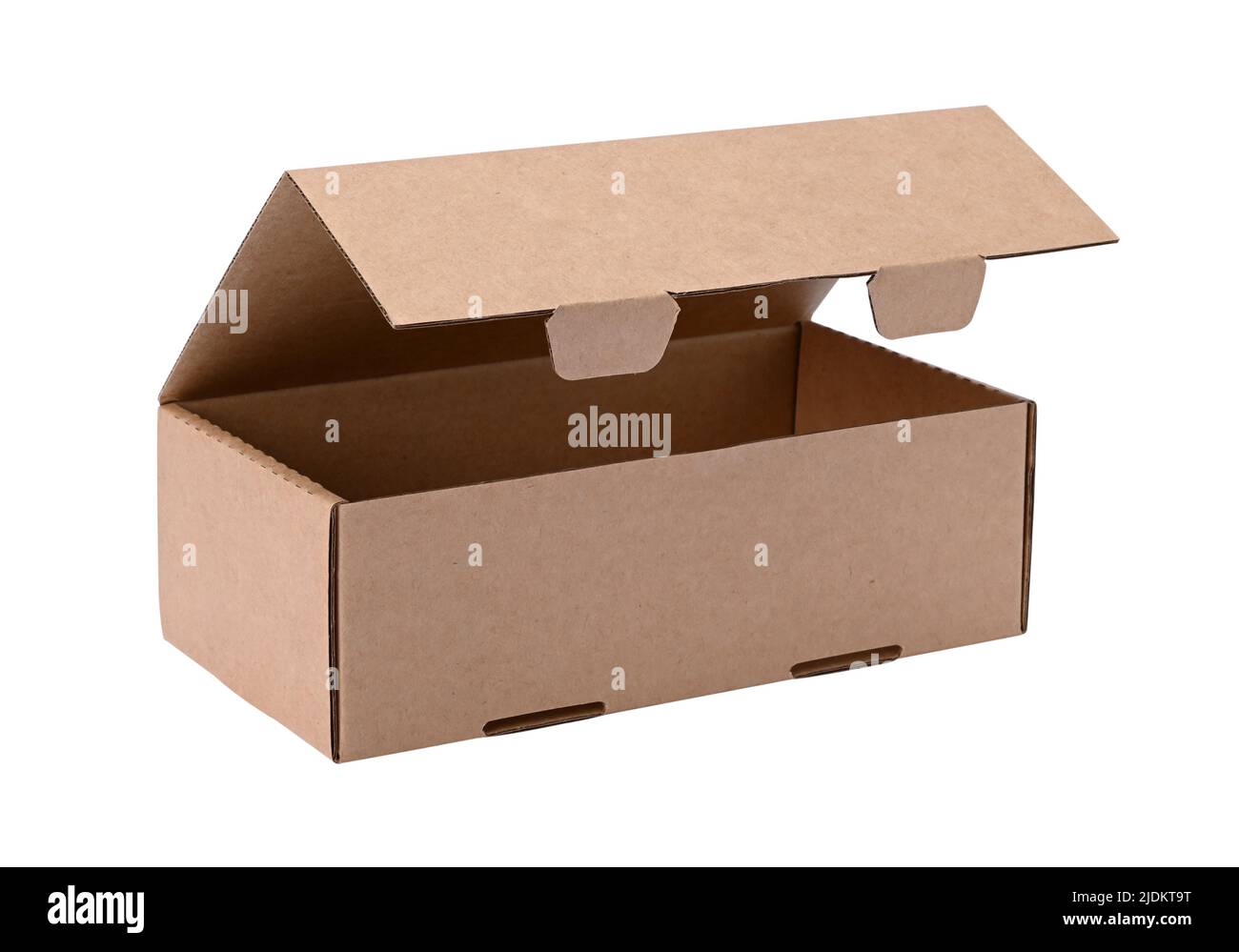 Drei Viertel Ansicht der leeren Box aus Karton mit geöffnetem Deckel isoliert auf weißem Hintergrund in Lichtstudio platziert Stockfoto