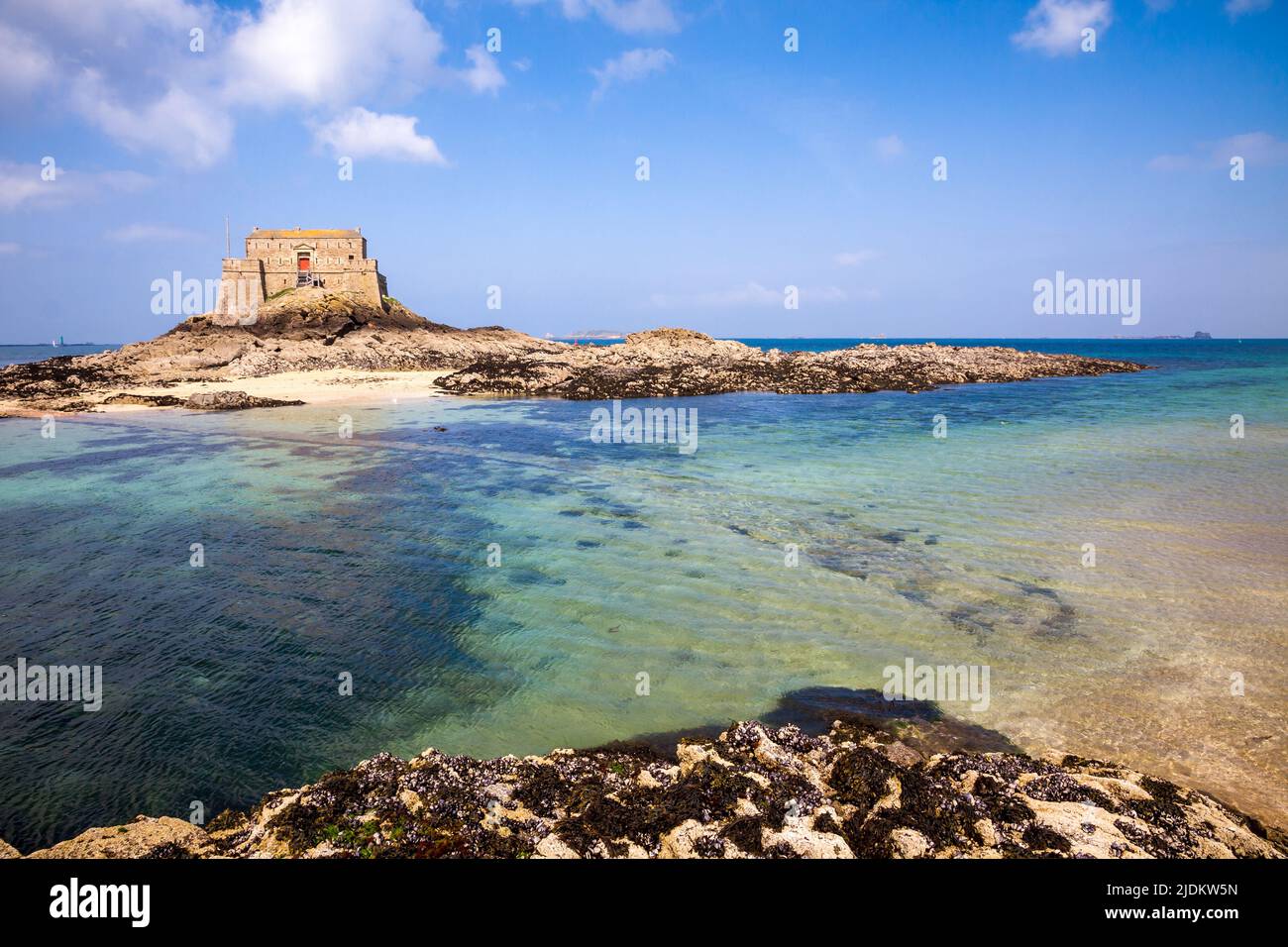 castel, Fort du Petit Be, Strand und Meer in Saint-Malo, Bretagne, Frankreich Stockfoto