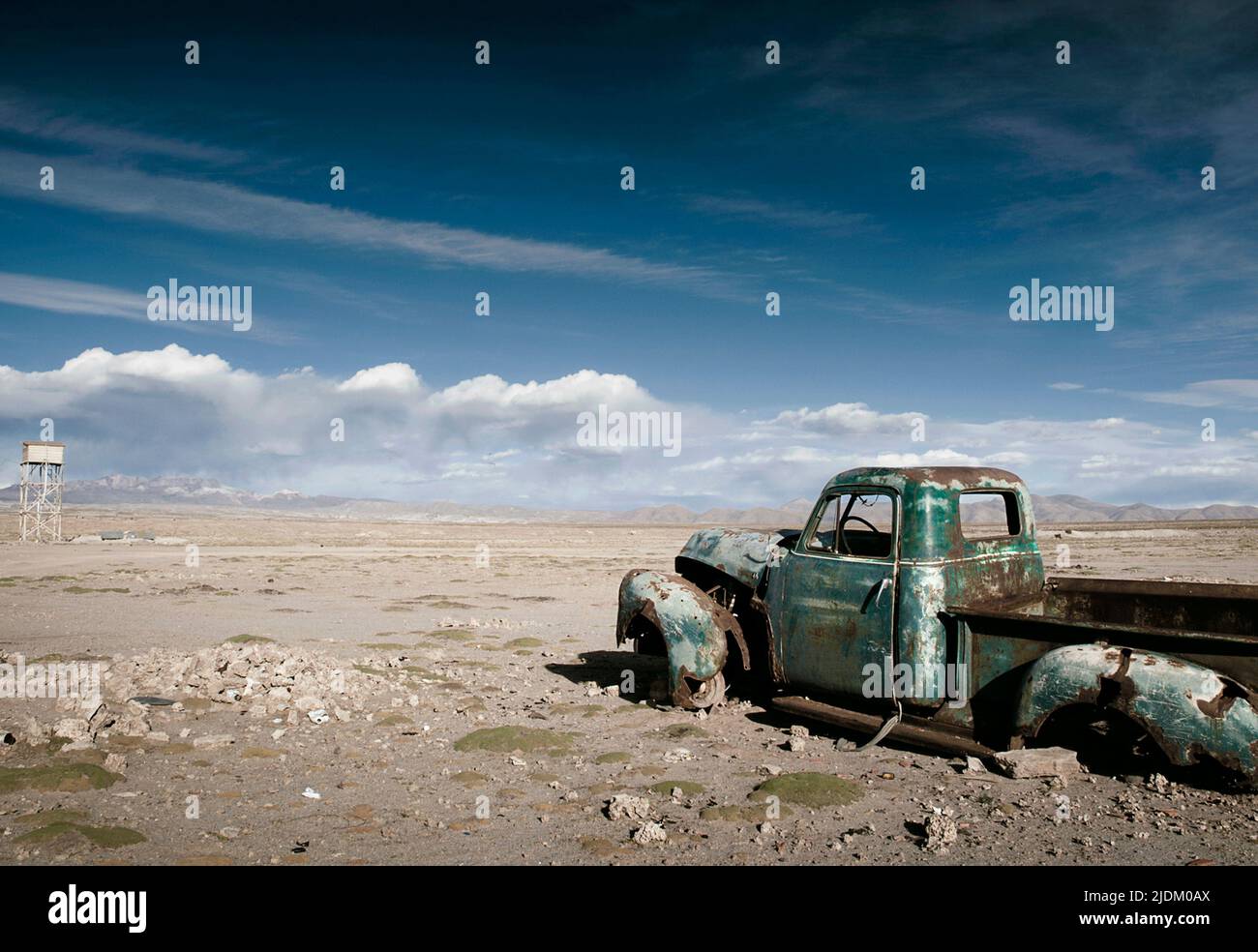 Rusty Old verlassene Ford-Lastwagen in der Wüste in der Nähe der Stadt Uyuni, Abteilung Potosi, Bolivien Stockfoto