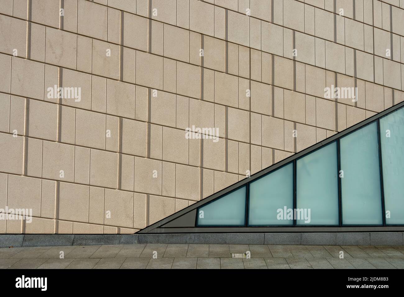 Architektonisches Design mit Wand und Glas Stockfoto