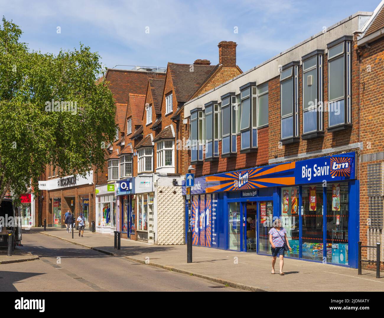 Blick auf die Geschäfte in der South Street, Bishop's Stortford. VEREINIGTES KÖNIGREICH Stockfoto
