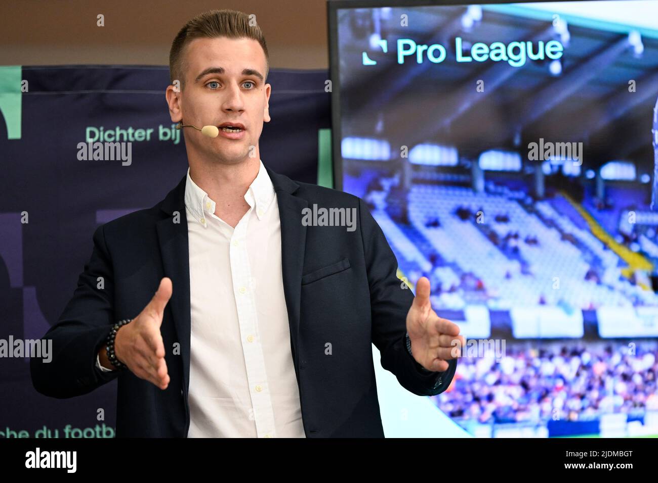 Die Journalistin Jeremie Baise im Bild bei der Präsentation des Kalenders der Jupiler Pro League 2022-2023 am Mittwoch, den 22. Juni 2022 in Brüssel. BELGA FOTO LAURIE DIEFFEMBACQ Stockfoto