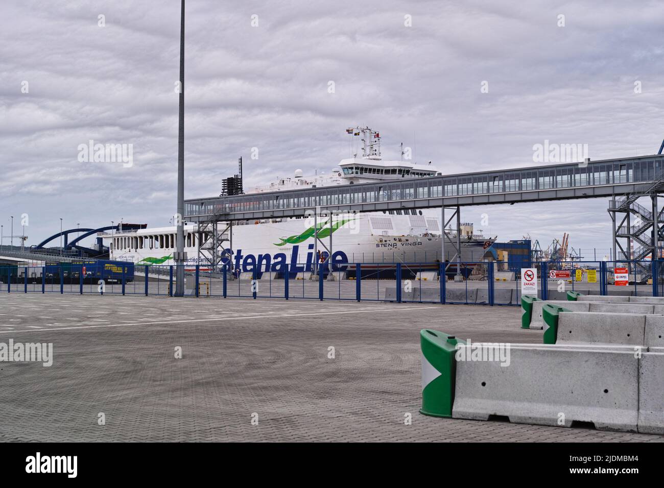 Stena Line, Hafenverwaltungsgebäude in Mitteleuropa. Gebäude und Verkehrsinfrastruktur. Golf von Danzig, Ostsee, Gdynia, Polen. Europ Stockfoto